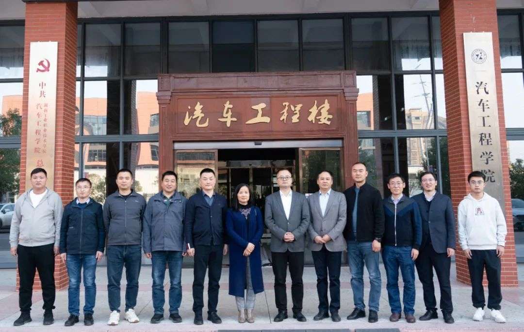 工业大型3d打印机厂家ng28南宫与湖南工业职业技术学院完成签约揭牌仪式